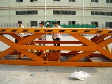 貨柜車(chē)專(zhuān)用升降機(jī)