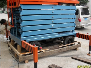 剪叉移動(dòng)升降機(jī) 電動(dòng)液壓小型升降工作臺(tái) 液壓升降機(jī)批發(fā)