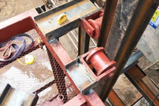 導軌式液壓升降貨梯安全閥的使用注意事項