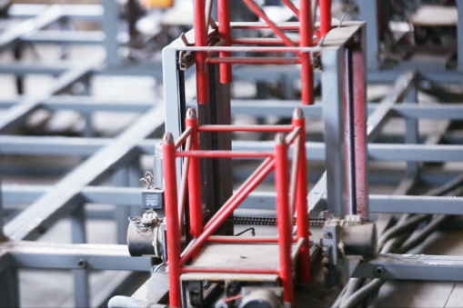 升降機(jī)導(dǎo)軌架安裝方法是什么？