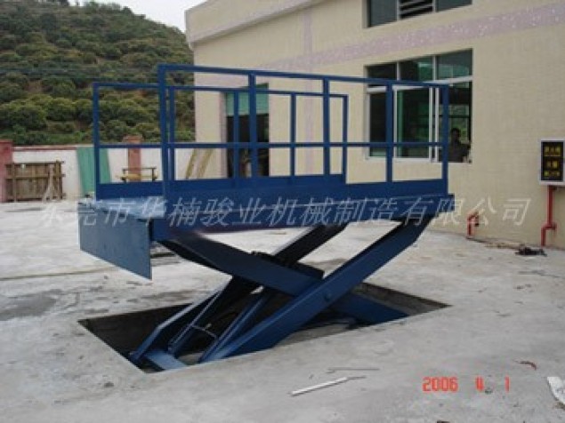 標(biāo)準(zhǔn)貨柜車升降平臺(tái)