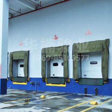 冷庫(kù)用登車橋案例-華楠駿業(yè)