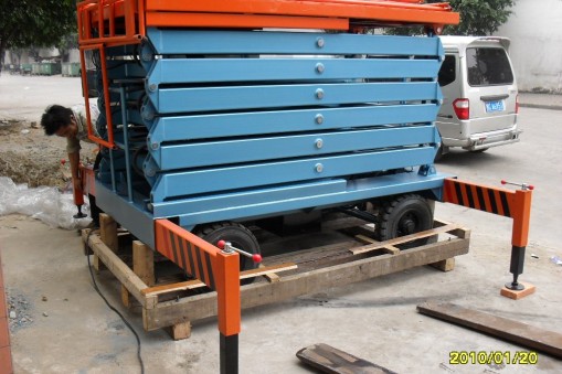 升降平臺濾清器上蓋開裂原因及改進措施