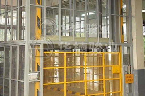 要做好升降機(jī)的定期緊固工作