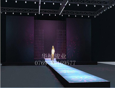 我們來看看升降舞臺是如何在水中大顯身手吧 我們來看看升降舞臺是如何在水中大顯身手吧