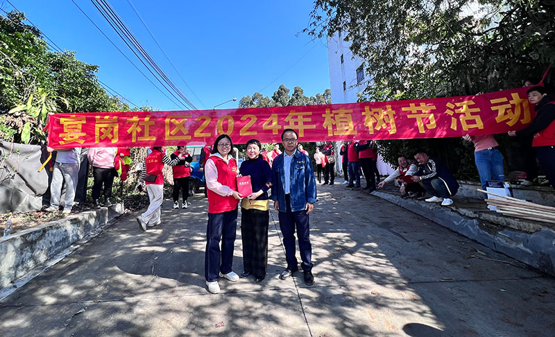 頒發捐贈證書 頒發捐贈證書